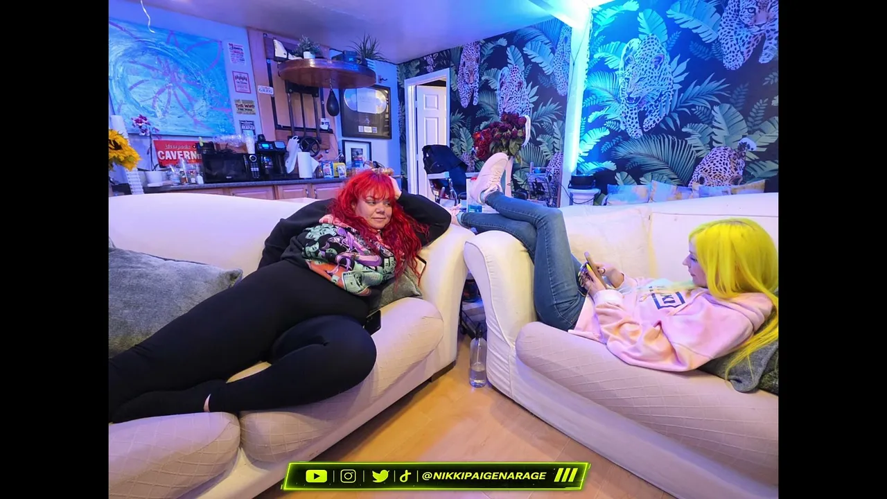 nikkipaigenarage live