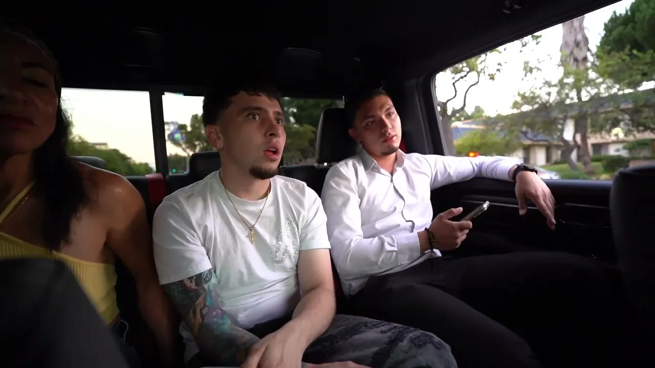 elsantytv — MOSTRANDO EL HELLCAT A MI MAMÁ Y COMPRANDO CAMIONETA TRX DE AGENCIA