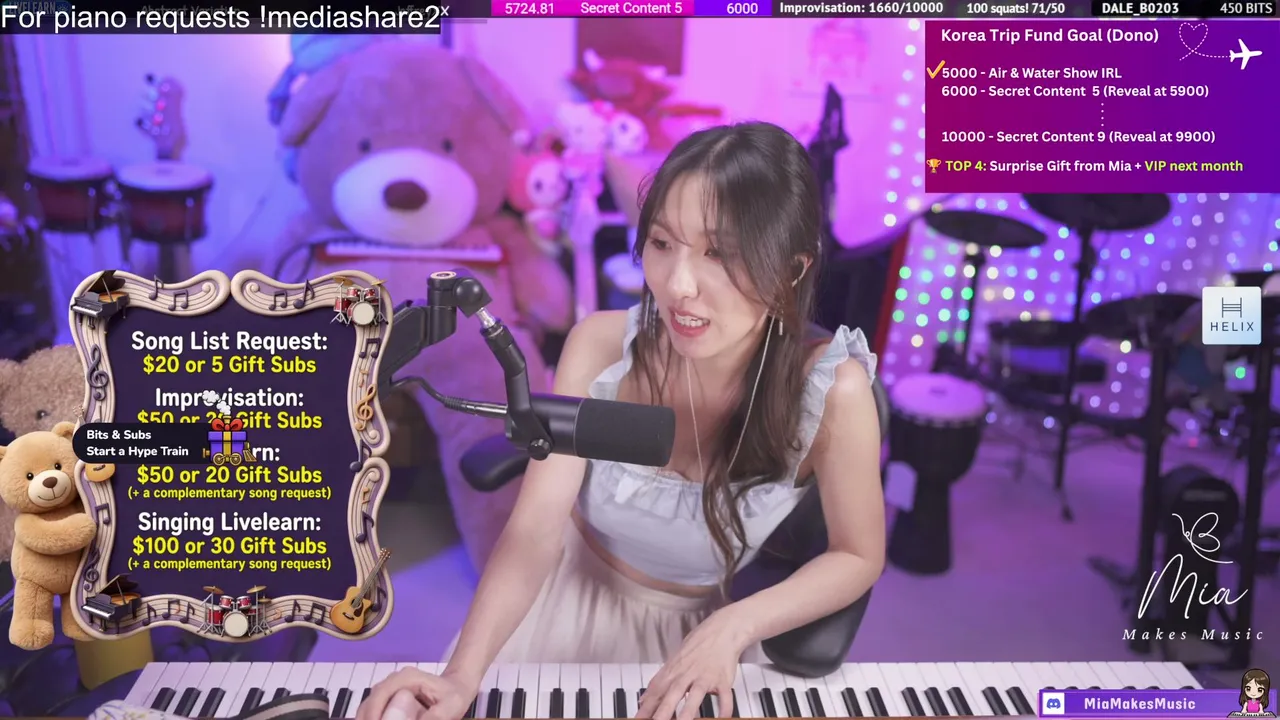 MiaMakesMusic live