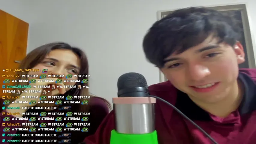 STREAM CON MI AMIGA. POSTA.UNA MUJER