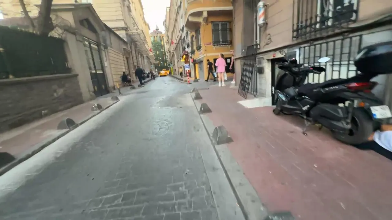 Dolmuşçu abiye Halka Tatlısı vermeye gidiyoruz...