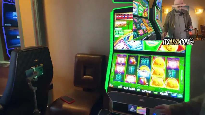 wrenleaf525 playing Slots & Casino - Live Casino Stream