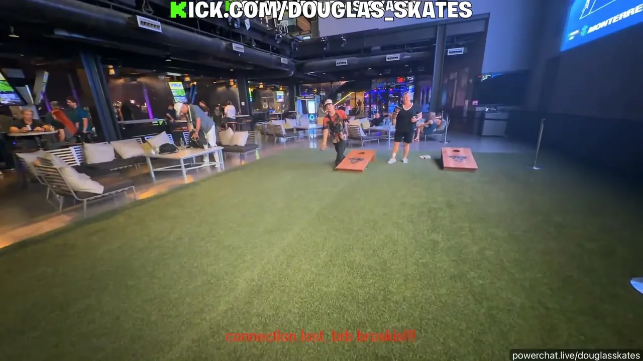 DOUGLAS_SKATES live