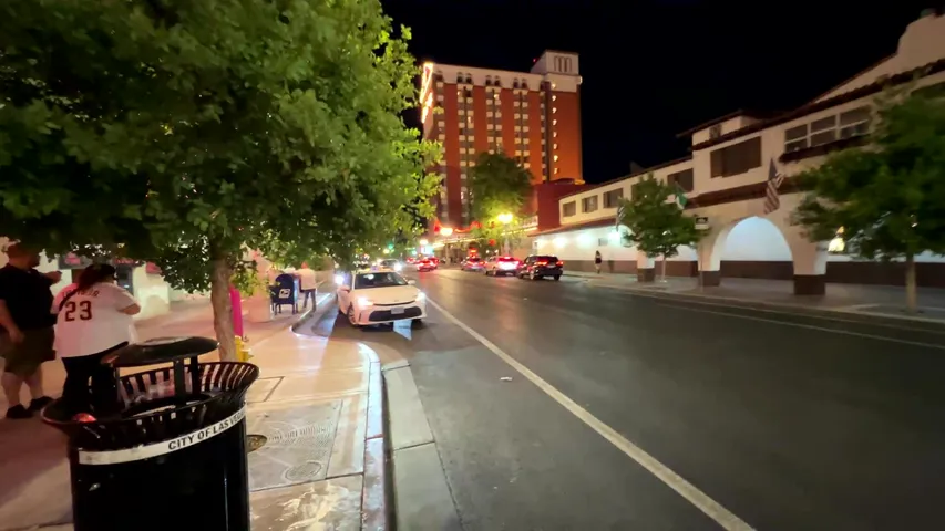 LASVEGAS IRL LIVE STREAMER COME CATCH A VIBE AND SEE WHAT THE NIGHTLIFE IN VEGAS IS REALLY LIKE WE ON FREMONT STREET IN DOWNTOWN LAS VEGAS
