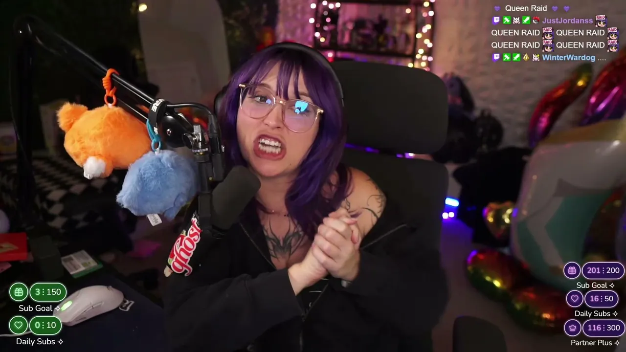 QueenManda live