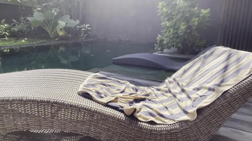 Live again soon, while rerun (my haters are buying bots for my stream. Don't mind them)