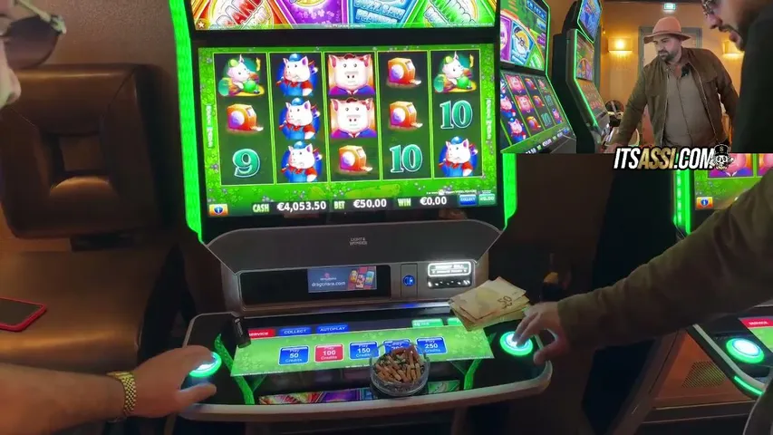 markwarm playing Slots & Casino - Live Casino Stream