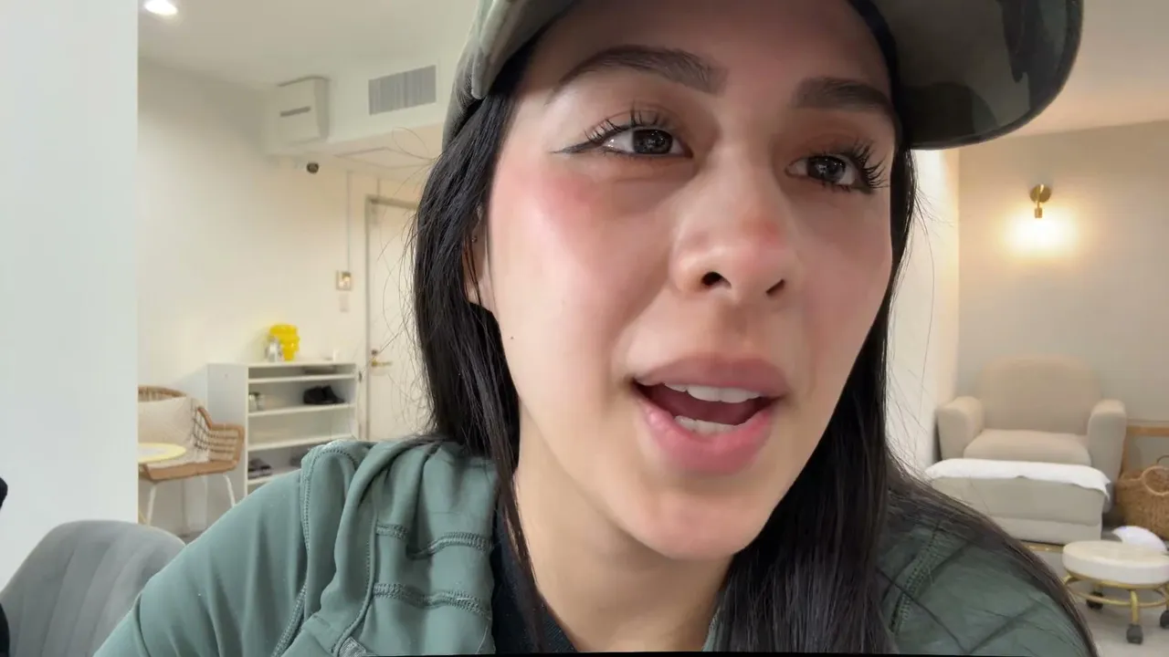 dayana1126 — A DESAYUNAR Y HACER LAS UÑAS