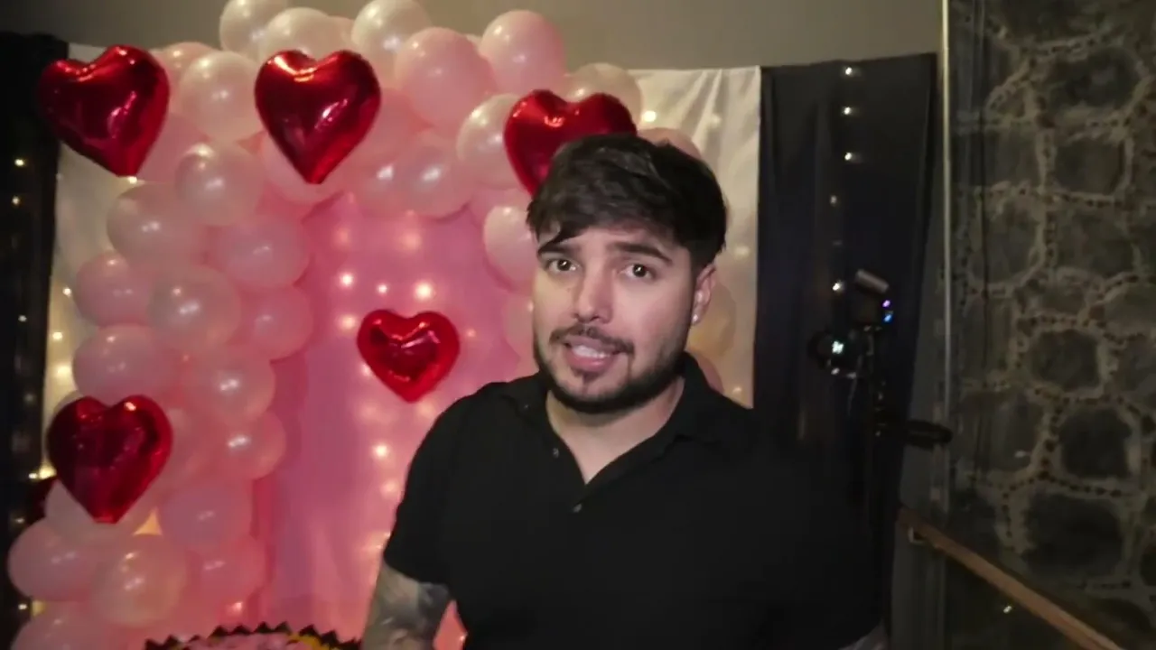 YoloAventuras — KAREN, QUIERES SER MI… 😍❤️