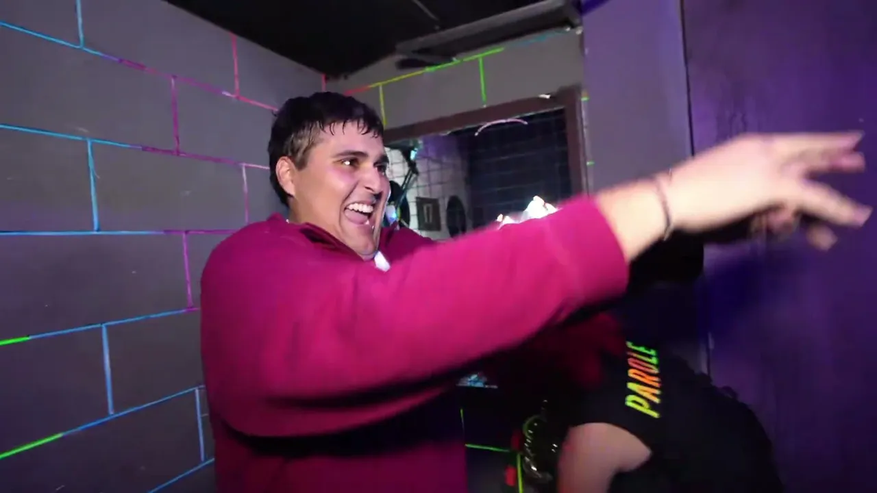 Willito — 17 DOORS CON LONCHE Y TIGER