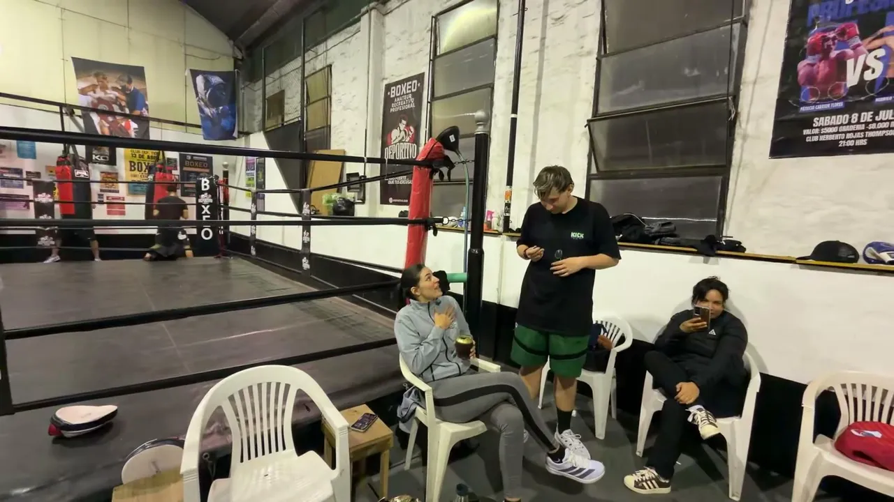 Brunenger — VIENE COTY PIOZZI A LA NOCHE, AHORA PREPARACIÓN FÍSICA Y BOXEO