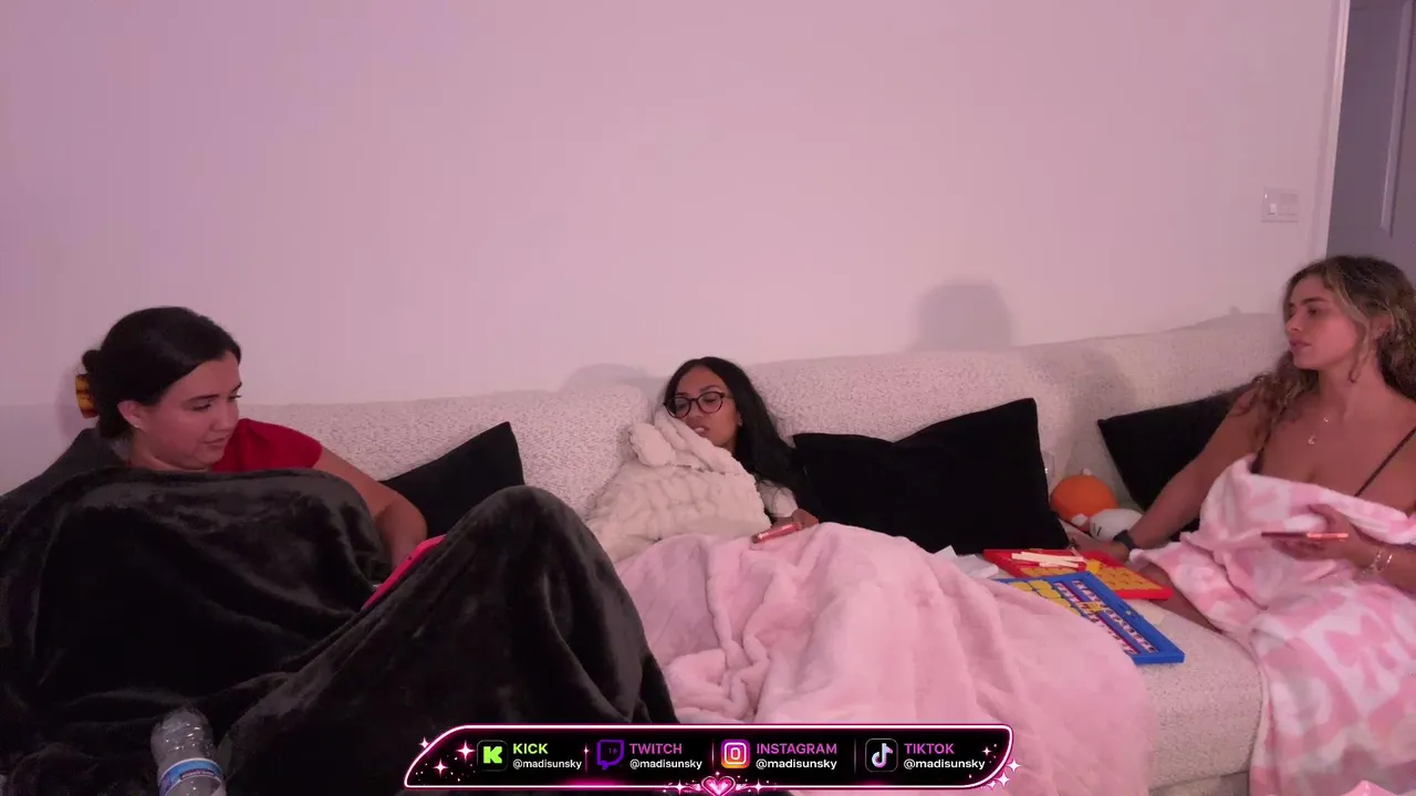 SLEEPOVER W CAMIB & JENNIEG_X & MADISUNSKY