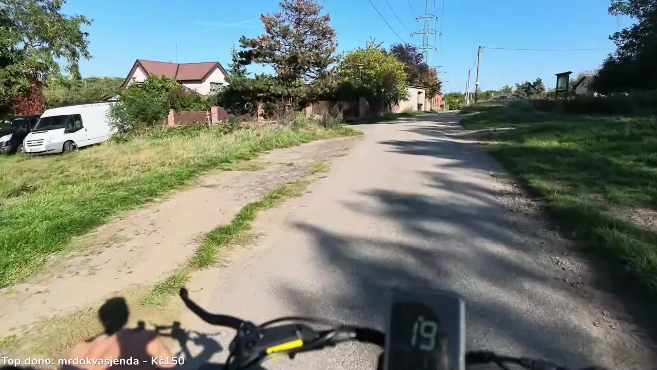 BrajenIRL — Učíme se jezdit na dámském elektrokole 🚲⚡ směr Sapa ➡️ Barber 💈 | #RoadToNumber1️⃣IRL