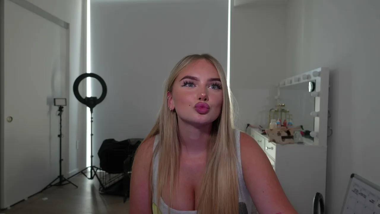 Come Say Hi !socials, REACTS, COME HANG< IM NEW BE NICE
