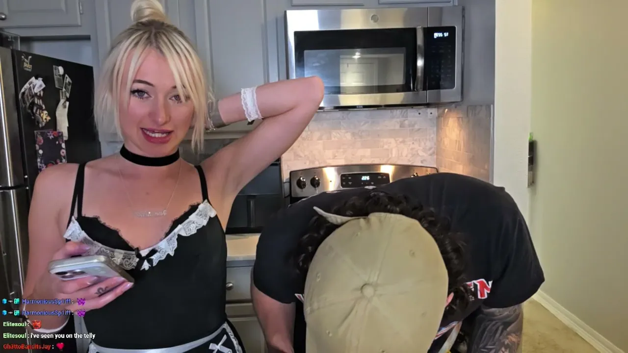 AdrianahLee live