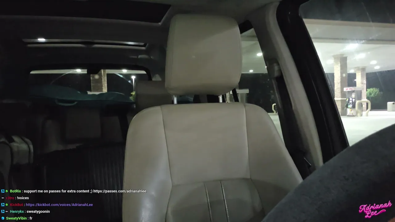 AdrianahLee live